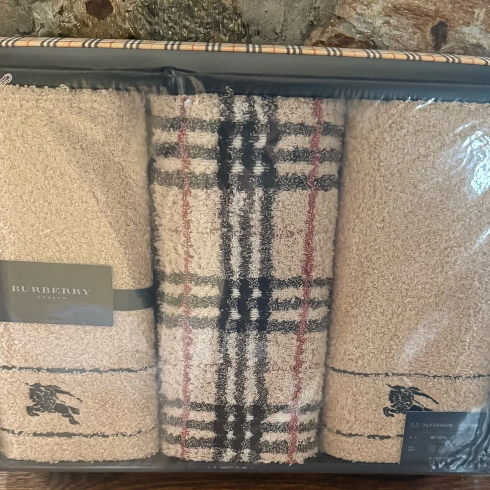 Burberry 3 piece Hand Towel Set New in Box